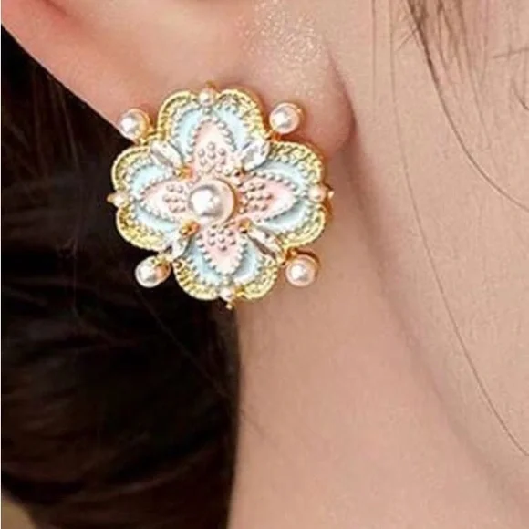 Pastel Floral Stud Earrings 🌸 Pearl Rhinestone Gold Tone Cottagecore - Picture 5 of 7